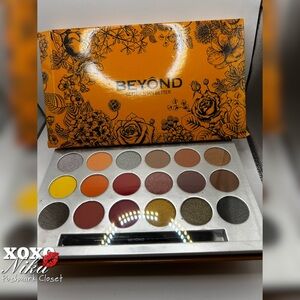 18-Color Eyeshadow Palette - Vibrant  & Neutral Shades - Siren